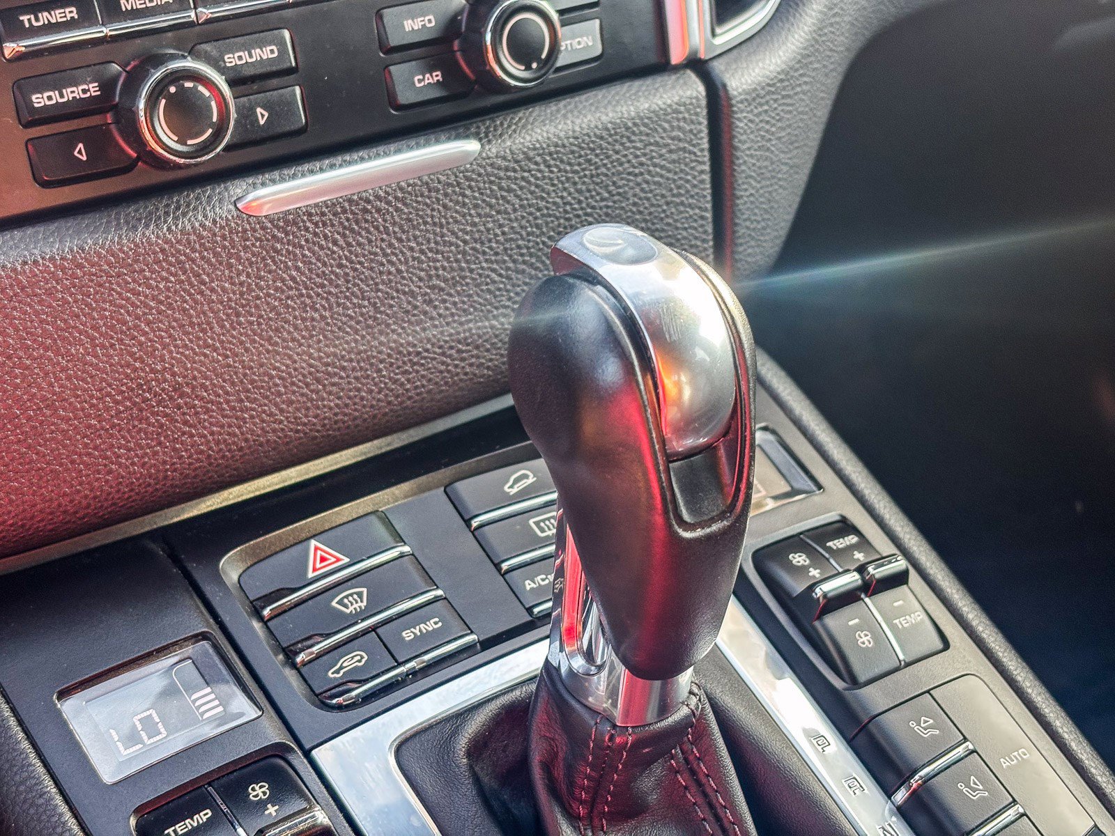 Used 2015 Porsche Macan S image 24