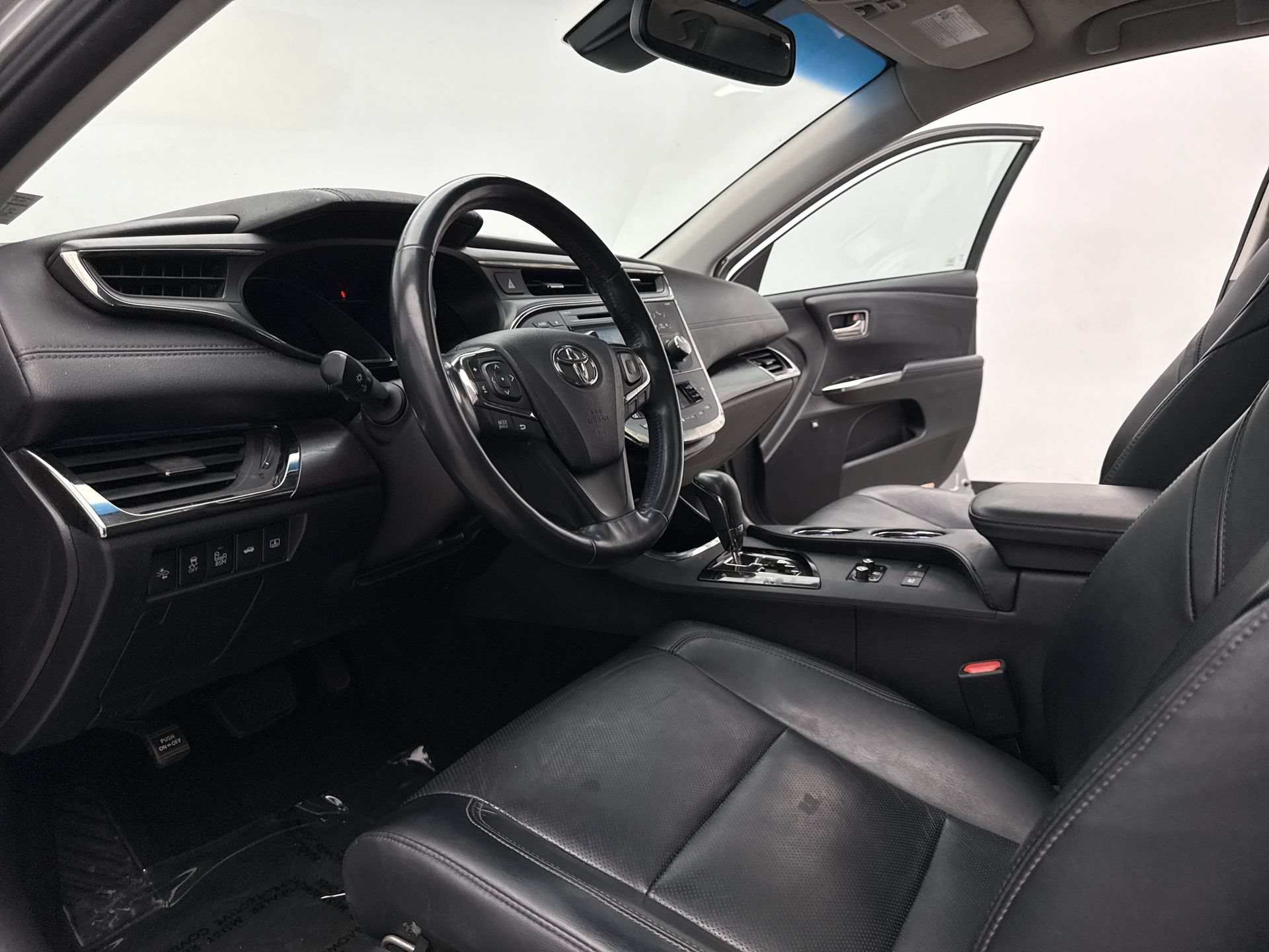 Used 2017 Toyota Avalon Limited w/ All Weather Liner Package FWD image 10