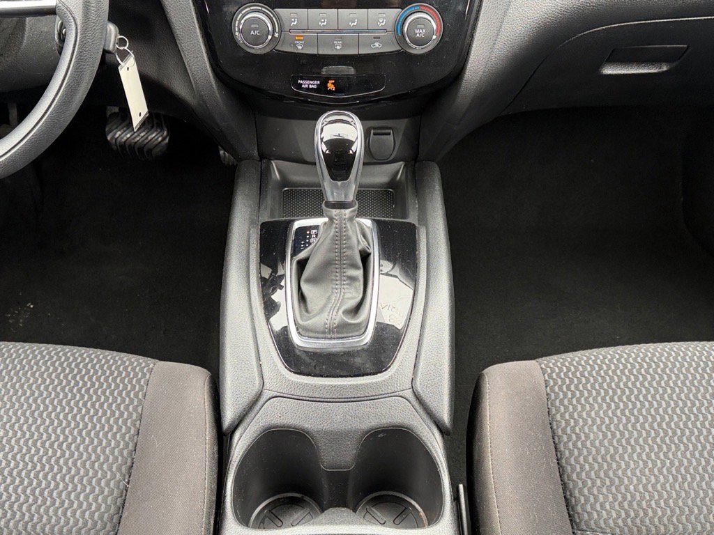 Used 2019 Nissan Rogue Sport S image 16