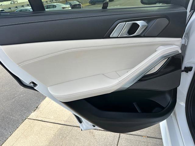 Certified 2024 BMW X6 xDrive40i w/ Executive Package image 26