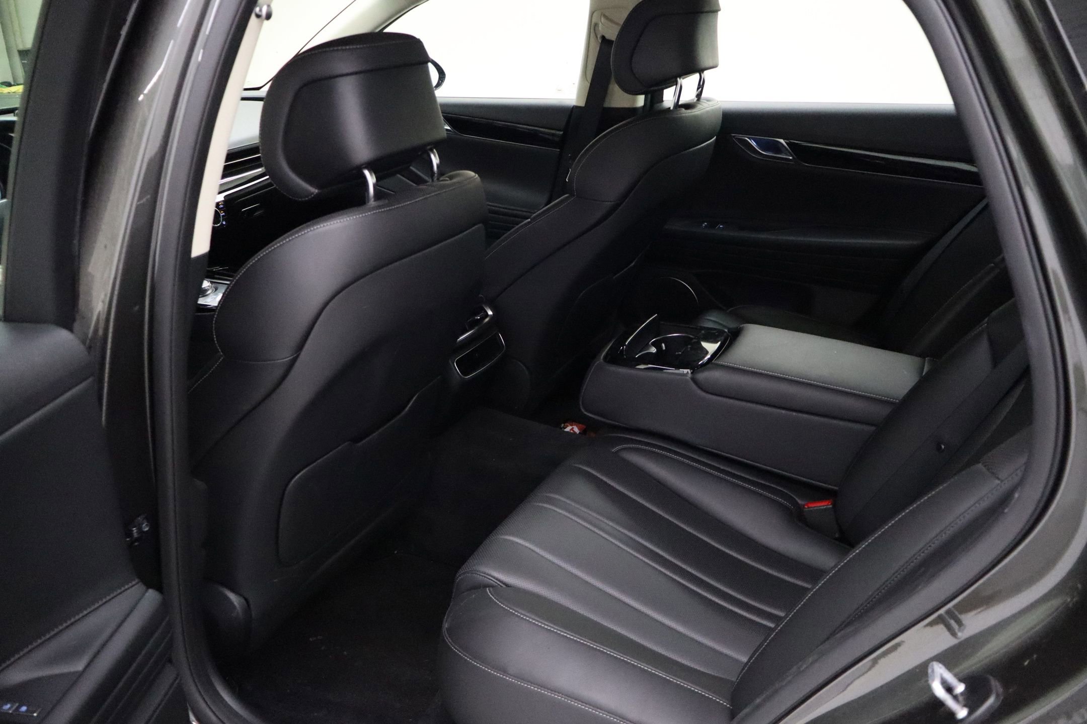 Used 2023 Genesis G80 2.5T image 25