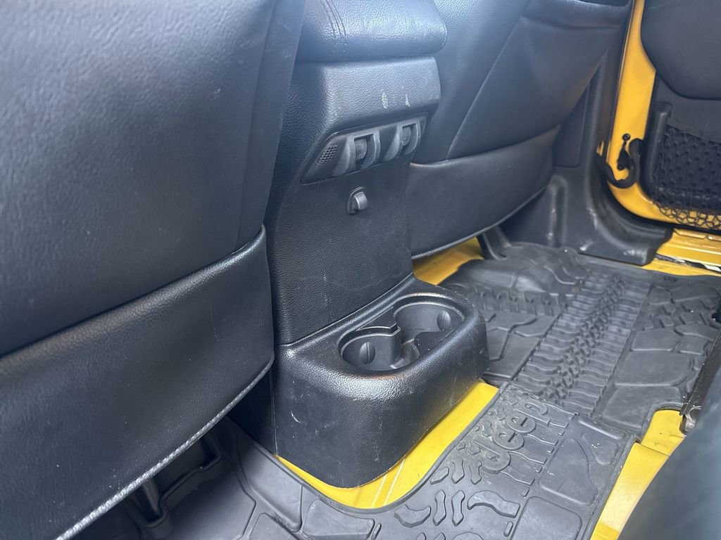 Used 2015 Jeep Wrangler Unlimited Sahara image 23