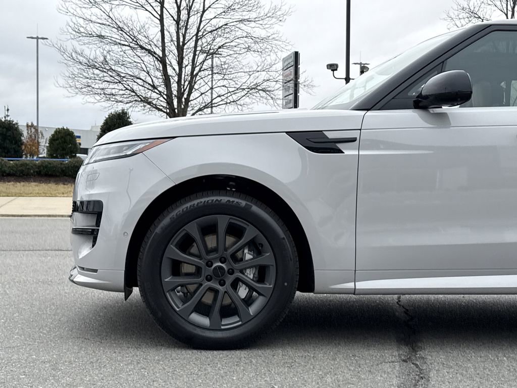 New 2026 Land Rover Range Rover Sport Dynamic SE image 9