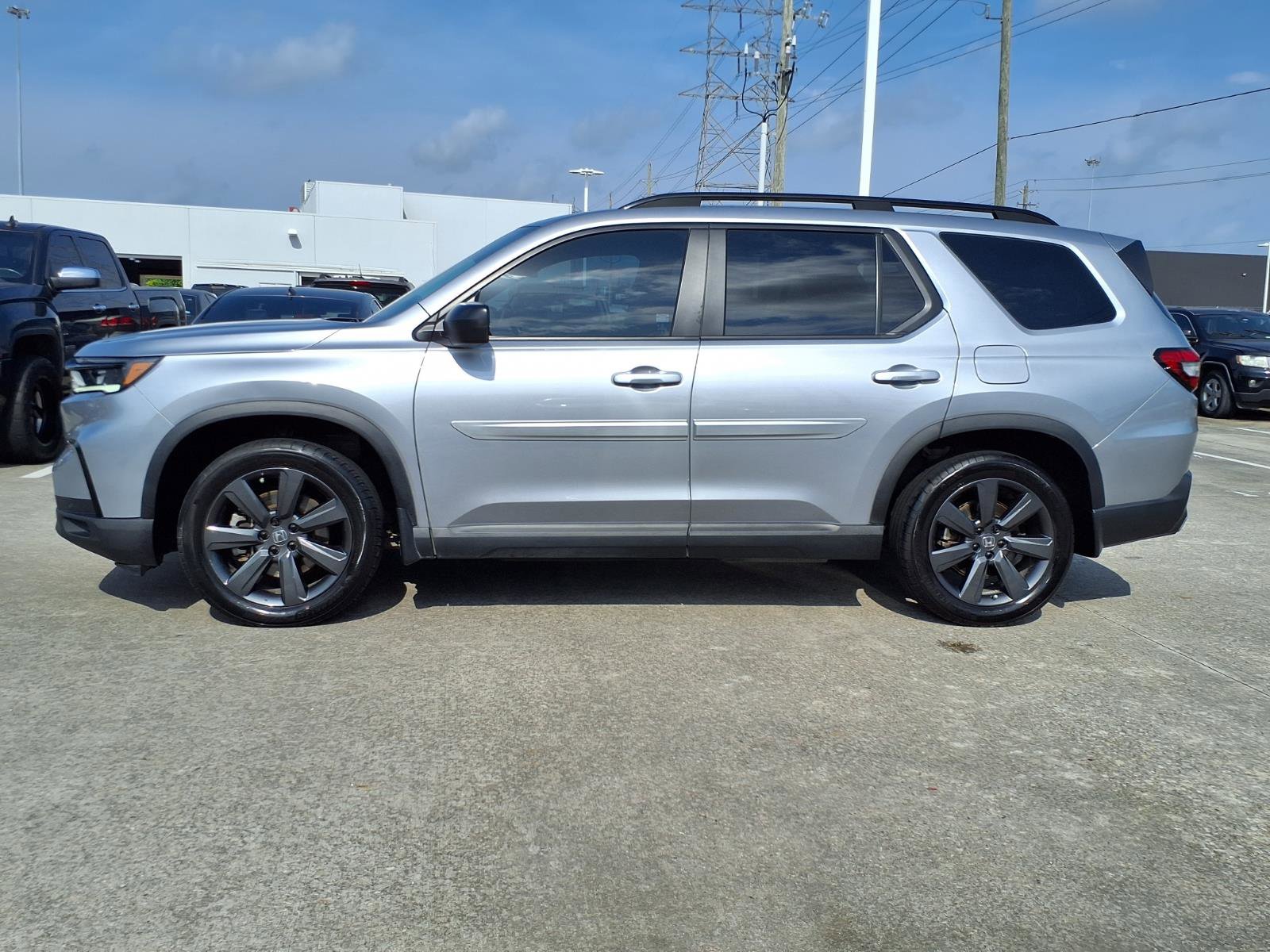 Used 2023 Honda Pilot Sport image 23