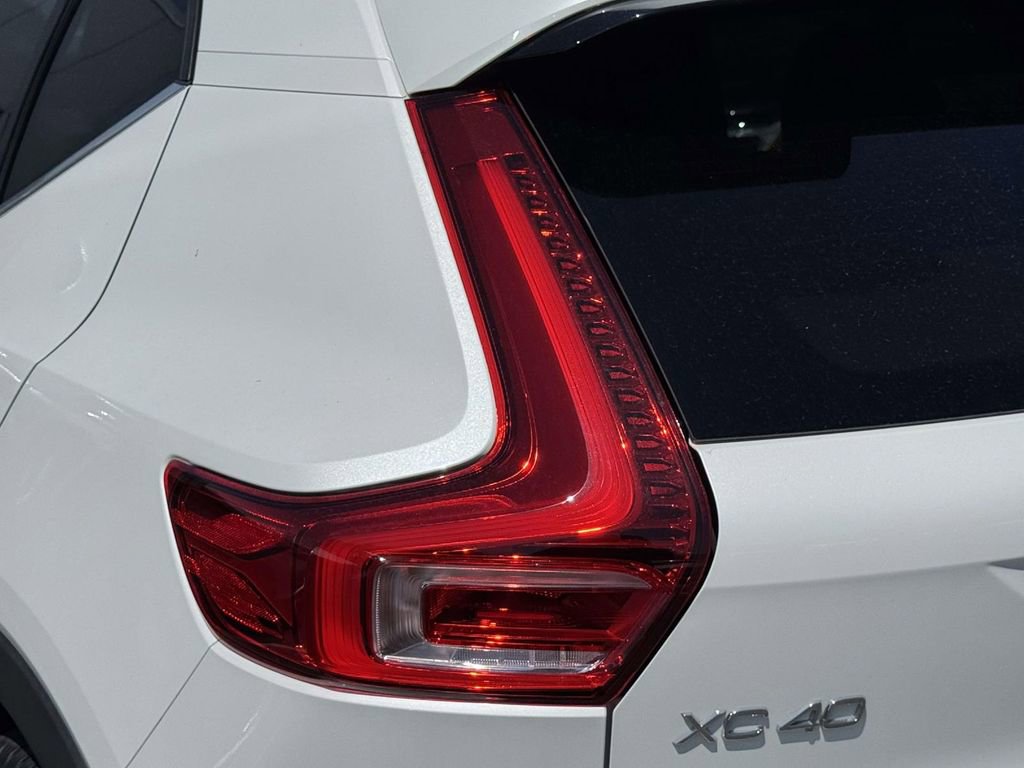 Used 2023 Volvo XC40 B5 Plus w/ Protection Package Premier AWD/4WD image 9
