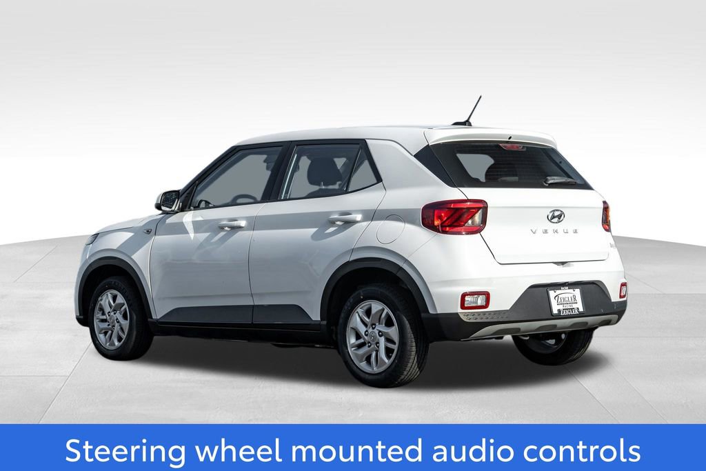 Used 2023 Hyundai Venue SE FWD image 5