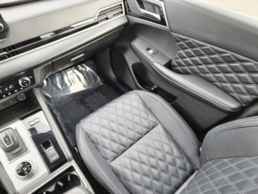 Used 2023 Mitsubishi Outlander SEL image 13