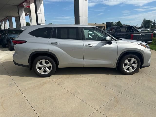Used 2023 Toyota Highlander LE AWD/4WD image 8