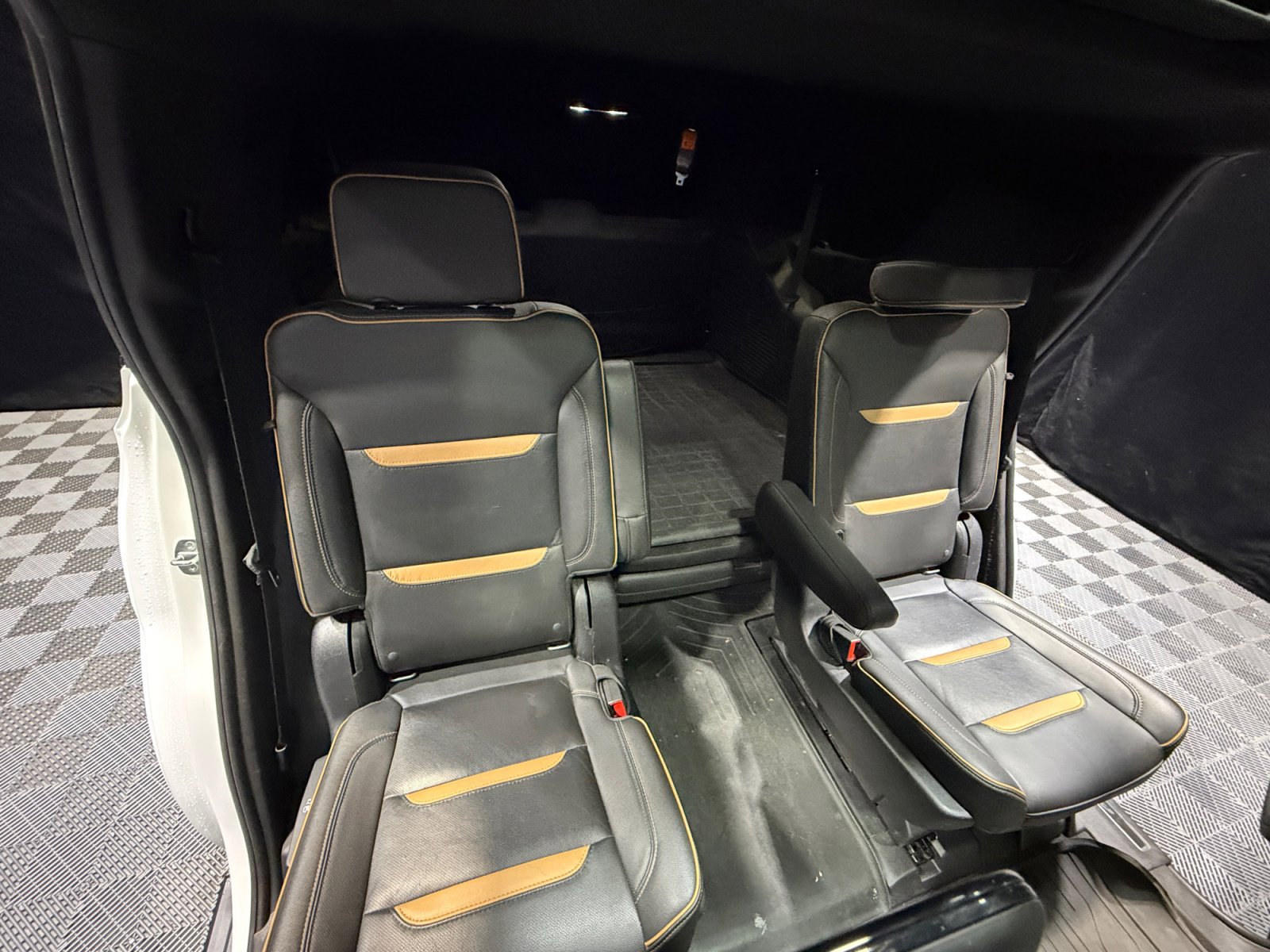 Used 2021 GMC Yukon AT4 w/ AT4 Premium Plus Package AWD/4WD image 18