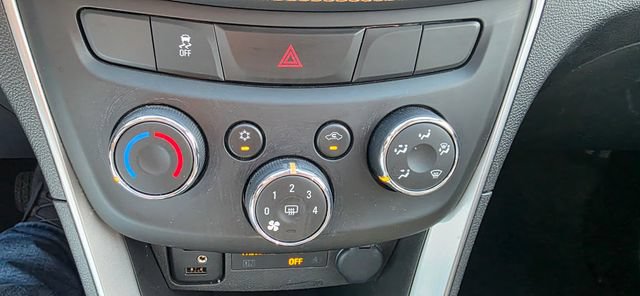 Used 2022 Chevrolet Trax LT w/ LT Convenience Package AWD/4WD image 21