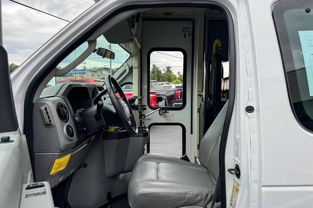 Used 2014 Ford E-350 and Econoline 350 Extended Super Duty w/ Power Group RWD image 16