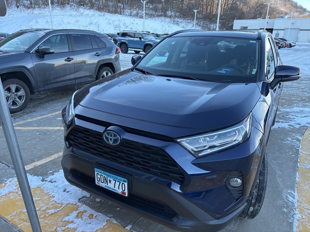 Used 2021 Toyota RAV4 XLE w/ Convenience Package image 3