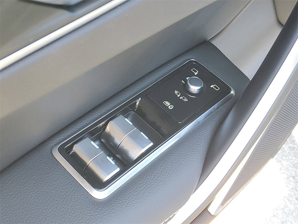 New 2025 Jaguar F-PACE R-Dynamic S image 9