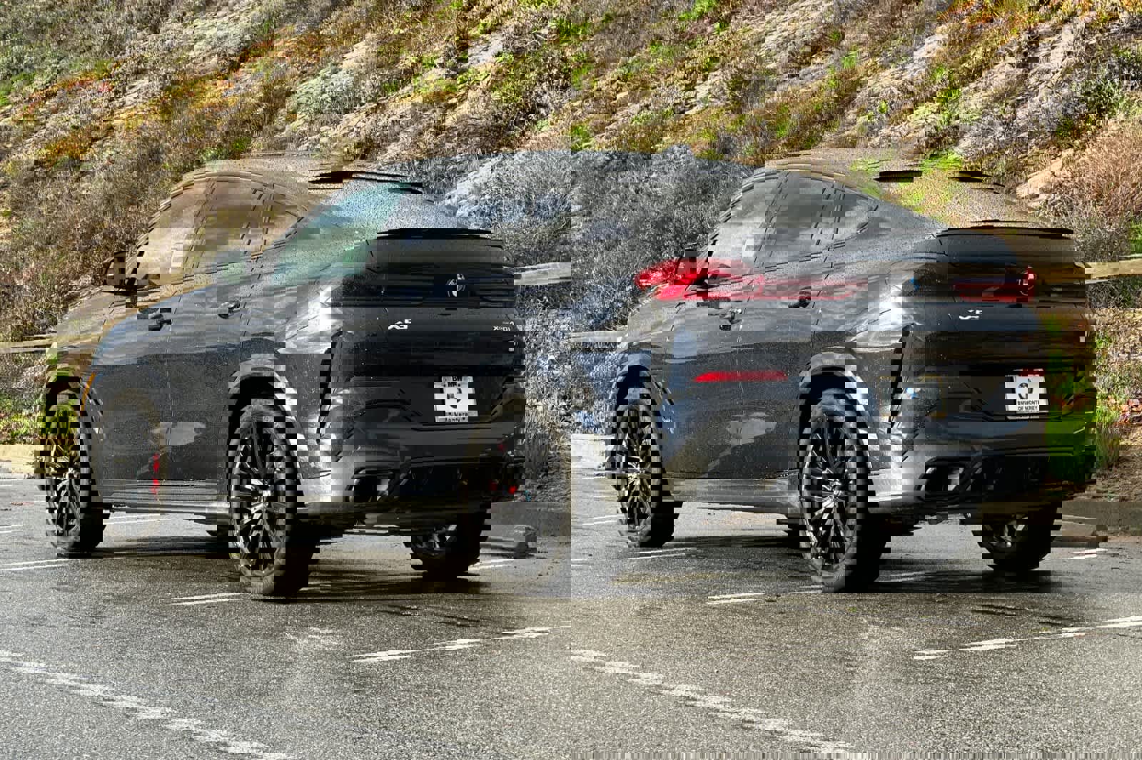 Certified 2023 BMW X6 xDrive40i w/ M Sport Package image 8