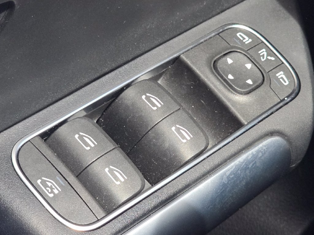 Used 2023 Mercedes-Benz GLA 250 4MATIC image 27