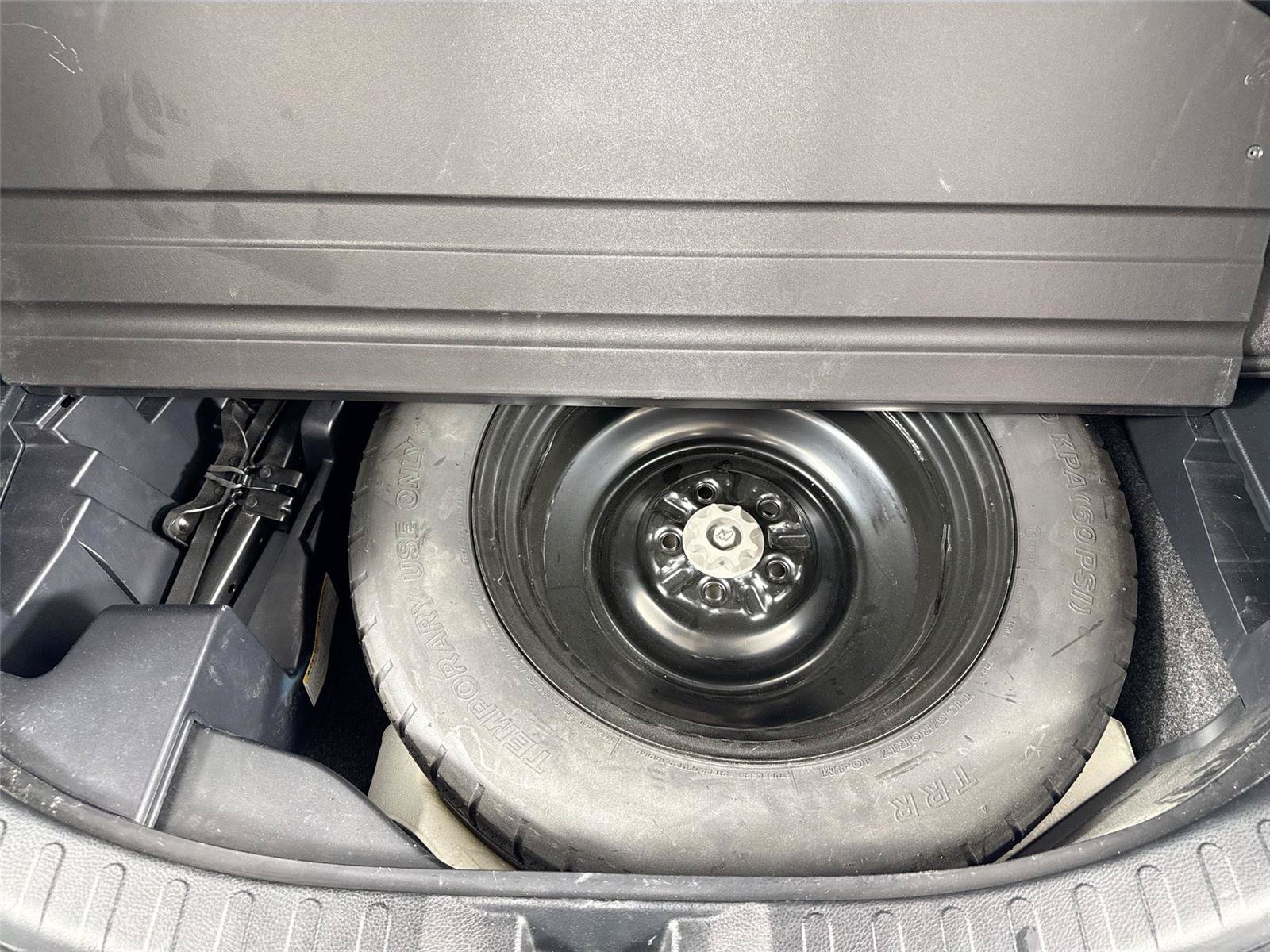 Used 2018 Toyota RAV4 LE FWD image 37