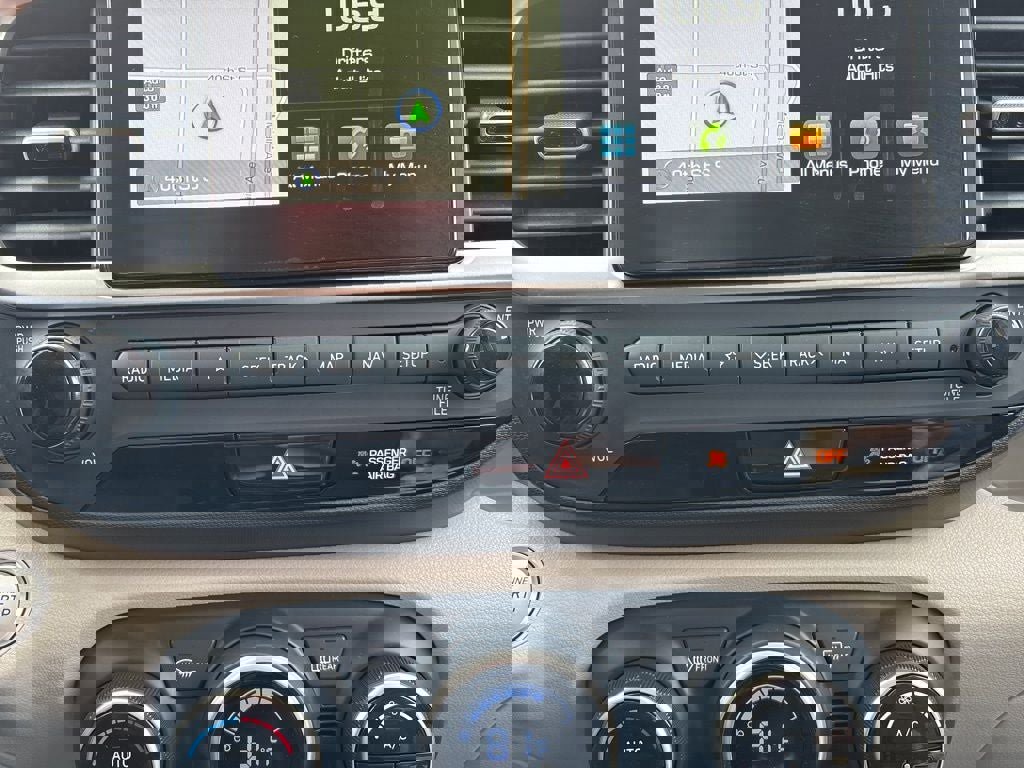 Used 2020 Hyundai Venue image 24