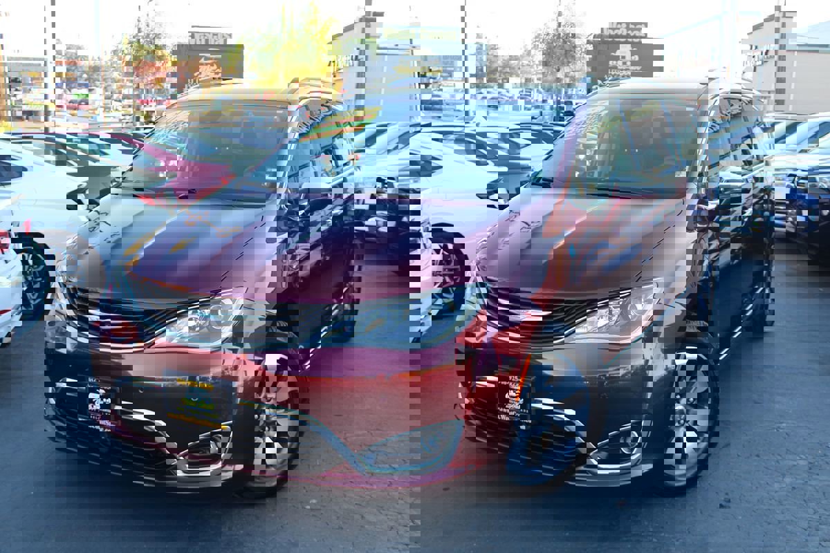 Used 2017 Chrysler Pacifica Platinum image 50