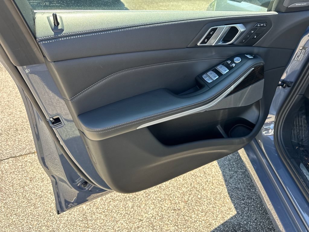 Used 2023 BMW X7 xDrive40i AWD/4WD image 10