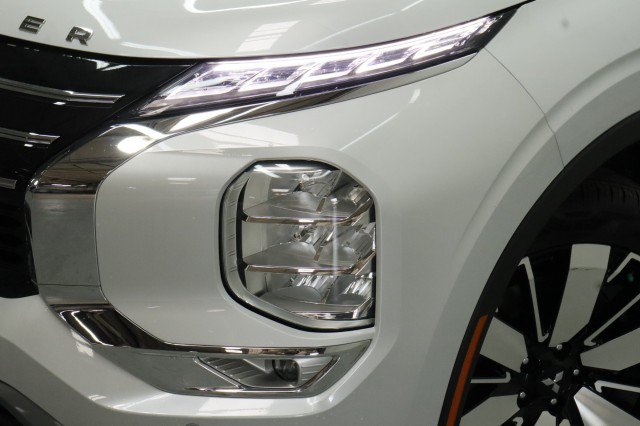 New 2026 Mitsubishi Outlander SE FWD image 2