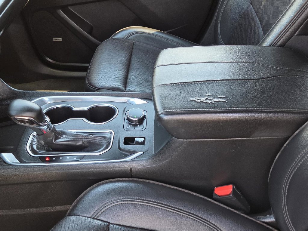 Used 2023 Chevrolet Traverse High Country FWD image 39