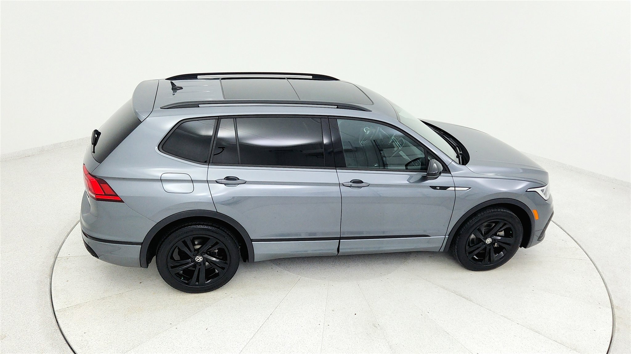 Used 2023 Volkswagen Tiguan SE R-Line image 17