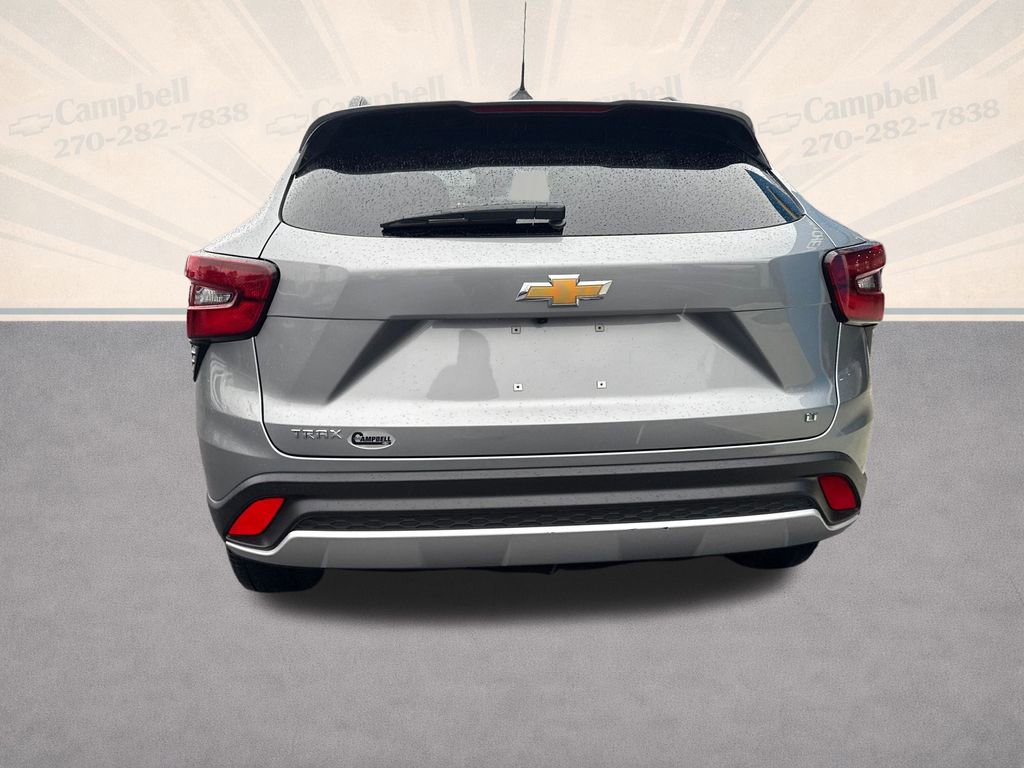 Used 2025 Chevrolet Trax LT w/ LT Convenience Package image 4