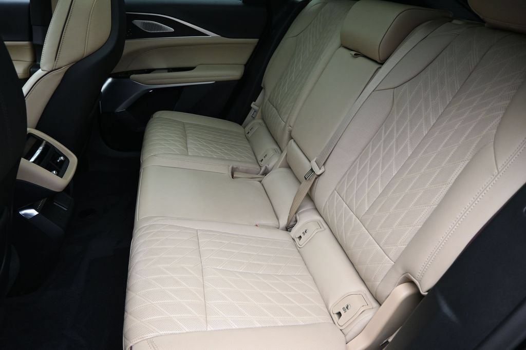 Used 2026 Cadillac Lyriq Signature Luxury w/ Nappa Leather Package AWD/4WD image 27