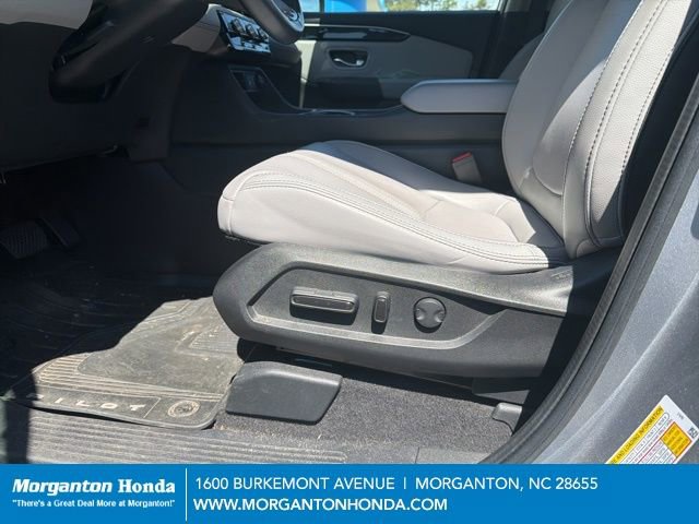 Used 2023 Honda Pilot Touring image 7