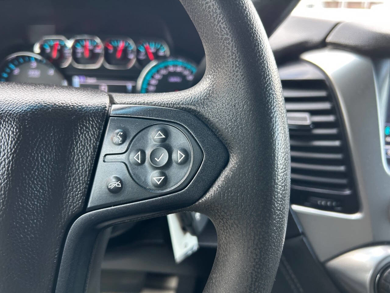 Used 2019 Chevrolet Tahoe 4WD image 24