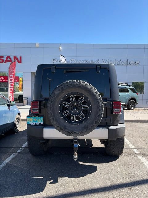Used 2015 Jeep Wrangler Unlimited Sahara w/ Connectivity Group AWD/4WD image 16