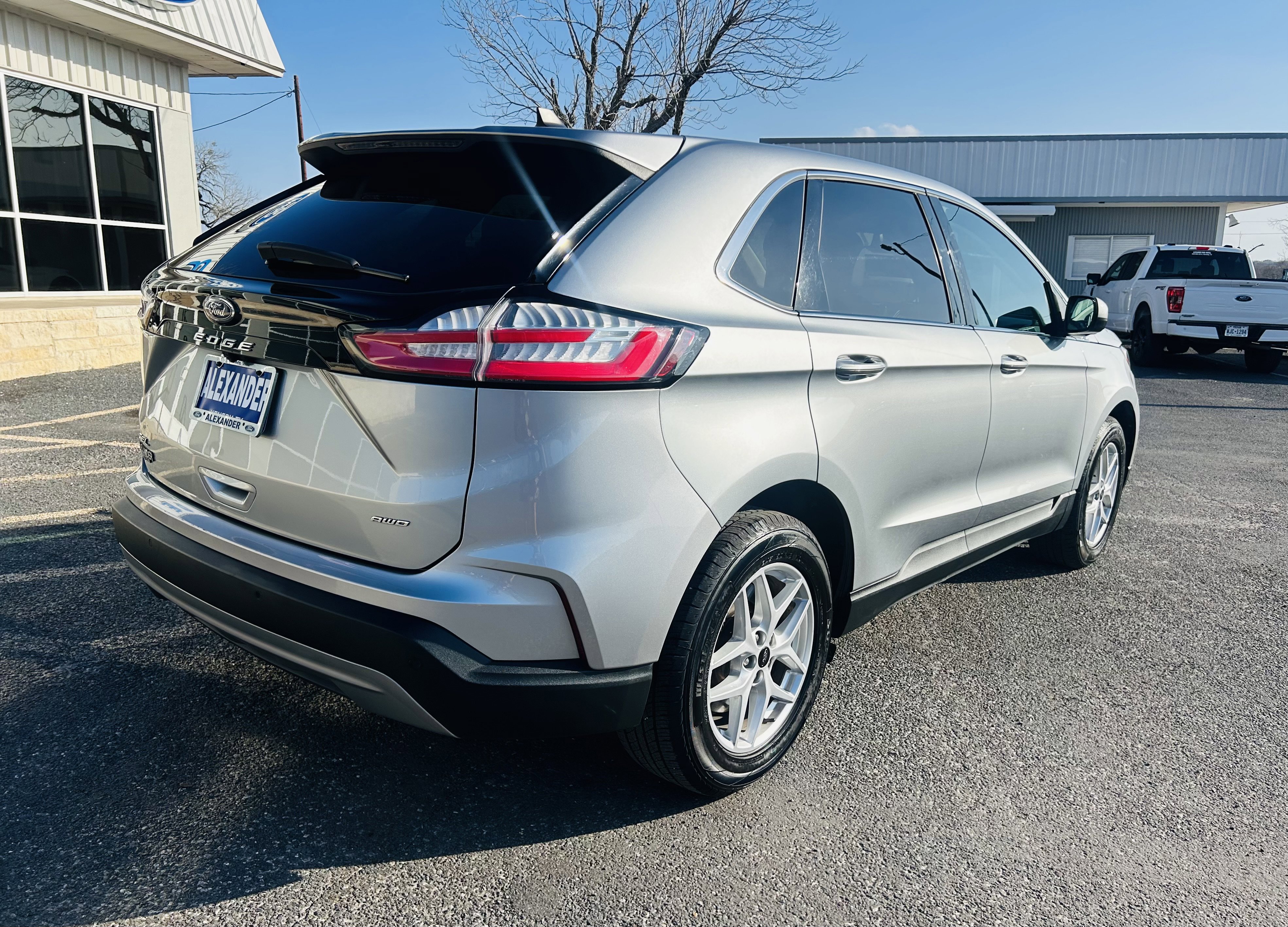 Used 2024 Ford Edge SEL image 9