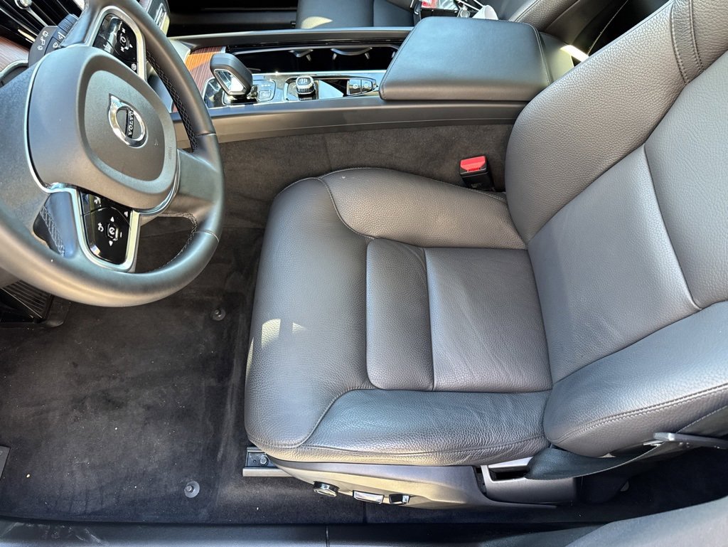 Used 2023 Volvo XC60 B5 Plus image 11