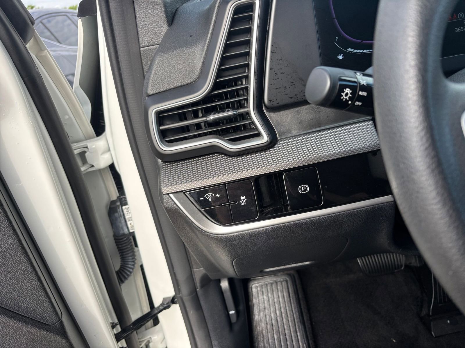 Used 2025 Kia Sportage LX image 33