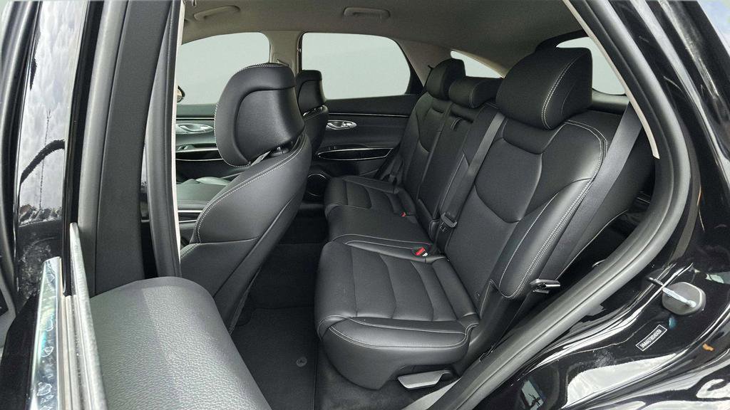 Used 2025 Genesis GV70 2.5T AWD/4WD image 24