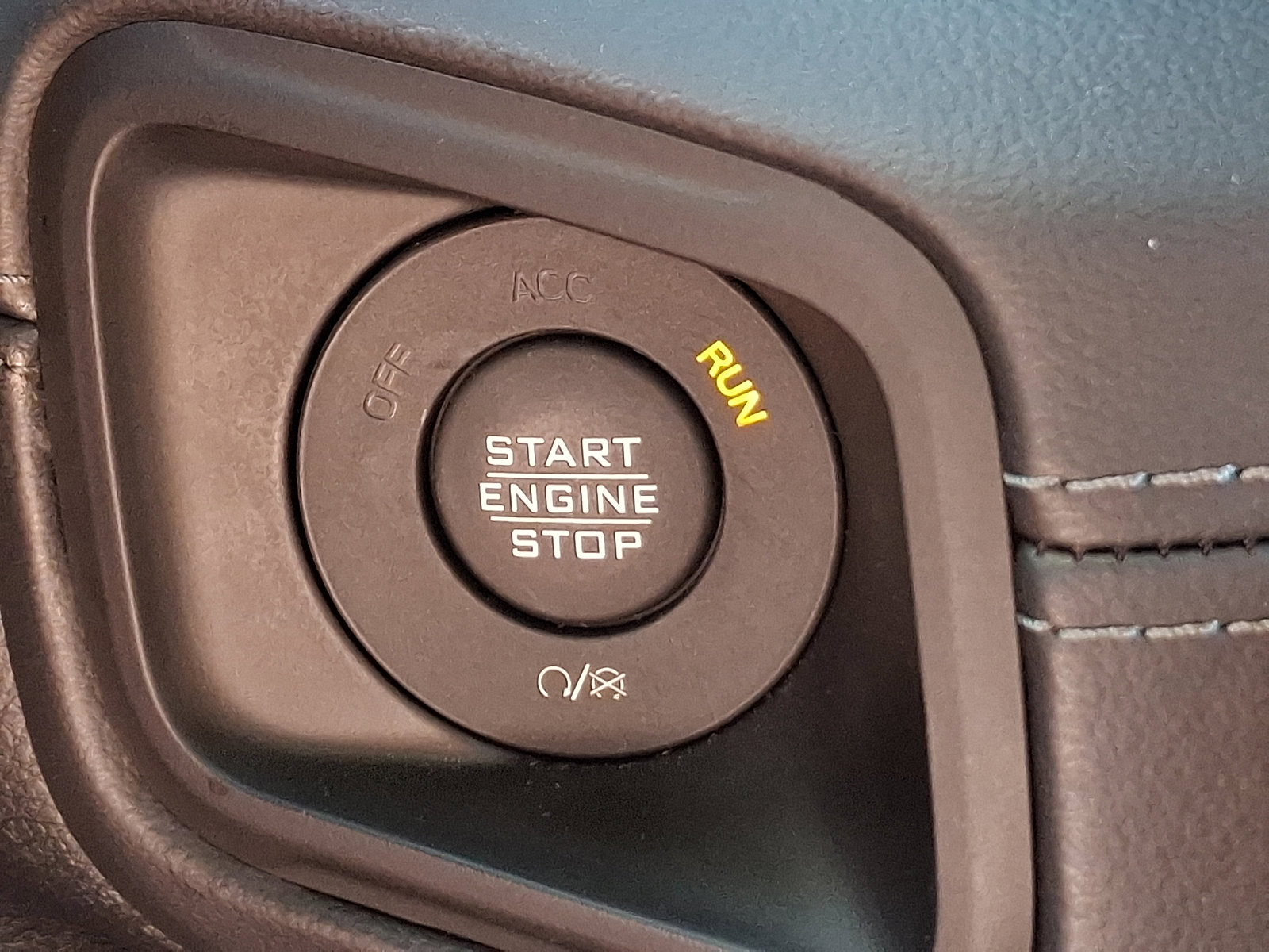 Used 2025 Jeep Wrangler Unlimited Sahara w/ Safety Group AWD/4WD image 23