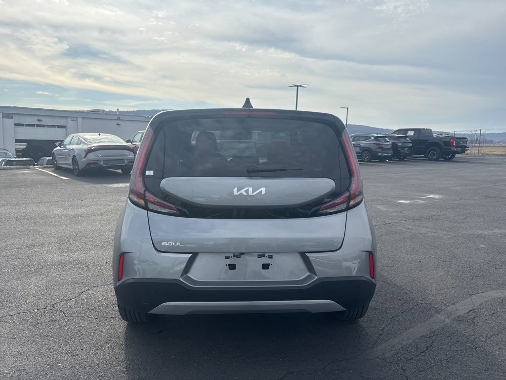 Used 2023 Kia Soul LX w/ LX Technology Package image 4