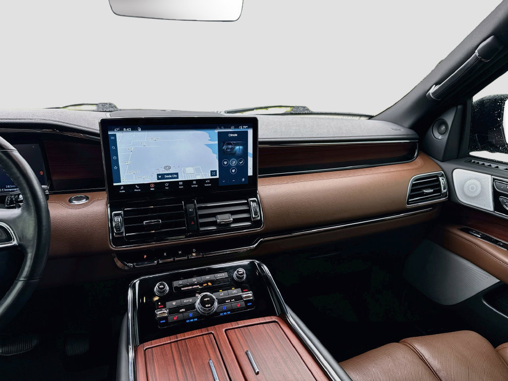 Used 2023 Lincoln Navigator Reserve AWD/4WD image 25