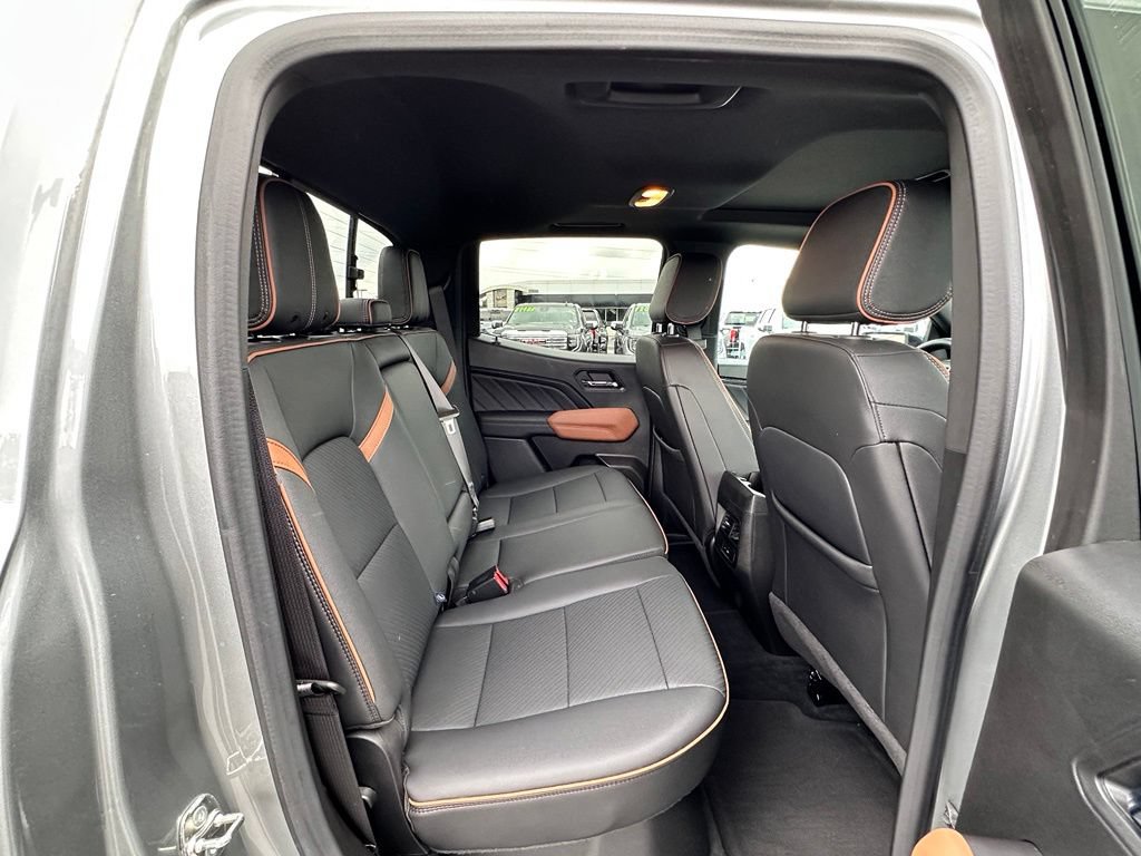 Used 2024 GMC Canyon AT4 w/ AT4 Premium Package AWD/4WD image 17