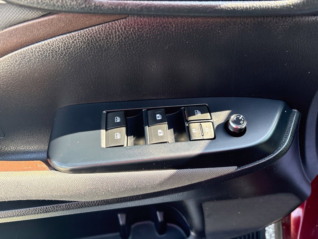 Used 2019 Toyota Highlander LE AWD/4WD image 11