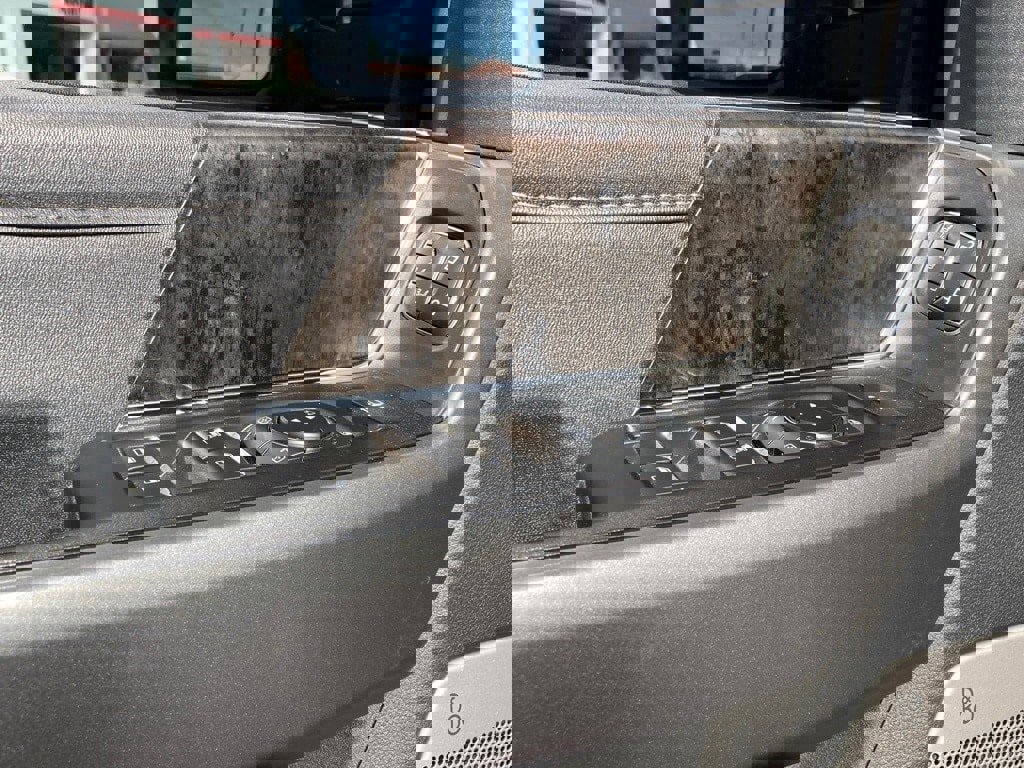 Used 2025 Ford F250 Lariat w/ Chrome Package image 13