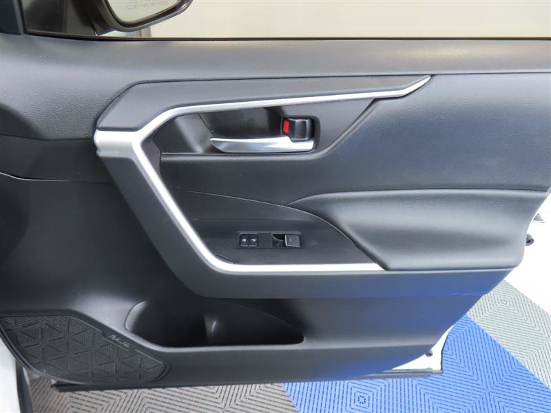 Used 2022 Toyota RAV4 XLE FWD image 30