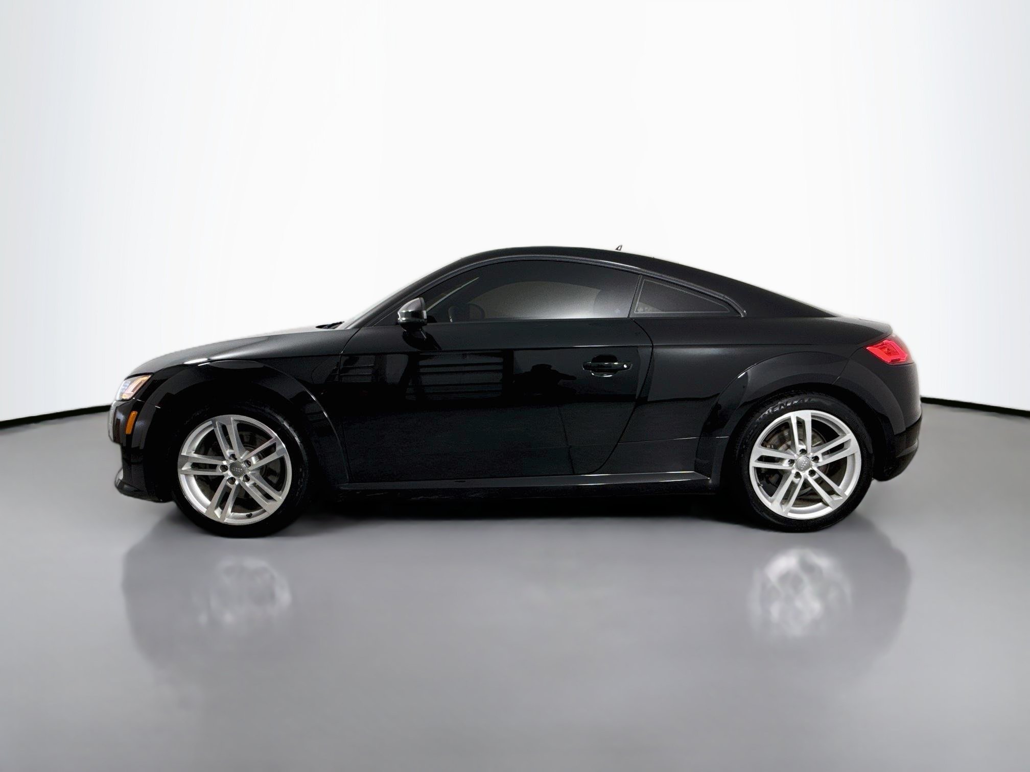 Used 2016 Audi TT 2.0T w/ Technology Package AWD/4WD image 4