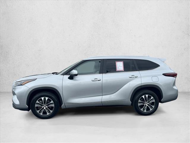 Certified 2025 Toyota Highlander XLE image 8