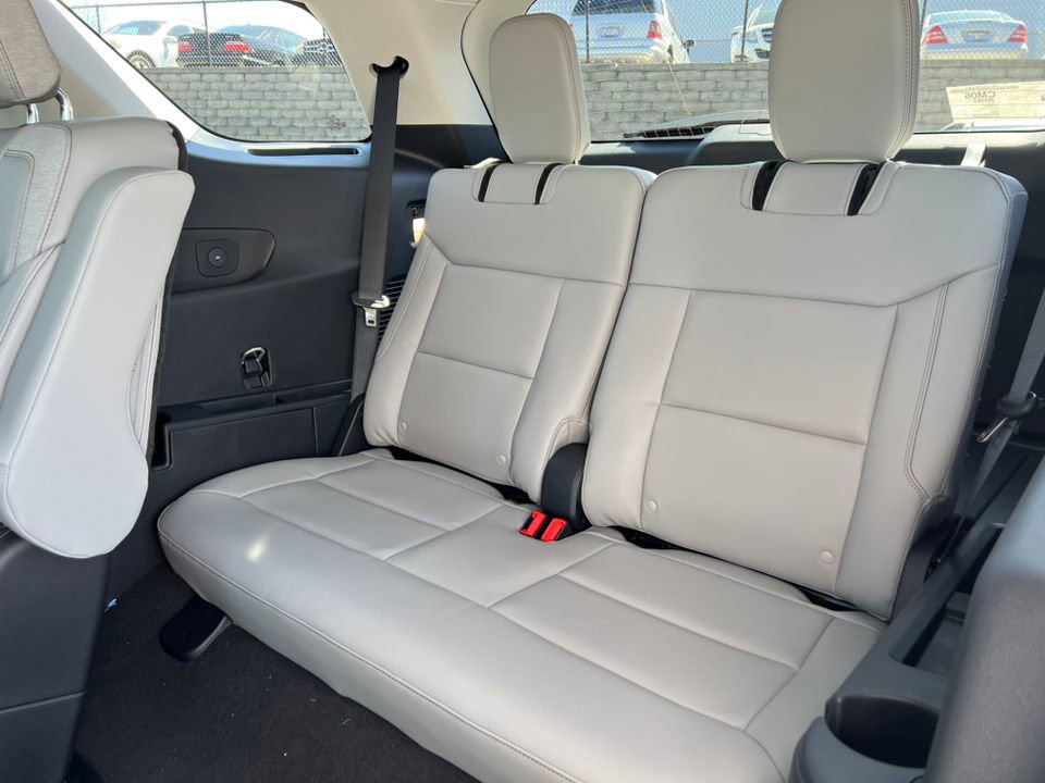 Used 2026 Ford Explorer Active AWD/4WD image 6