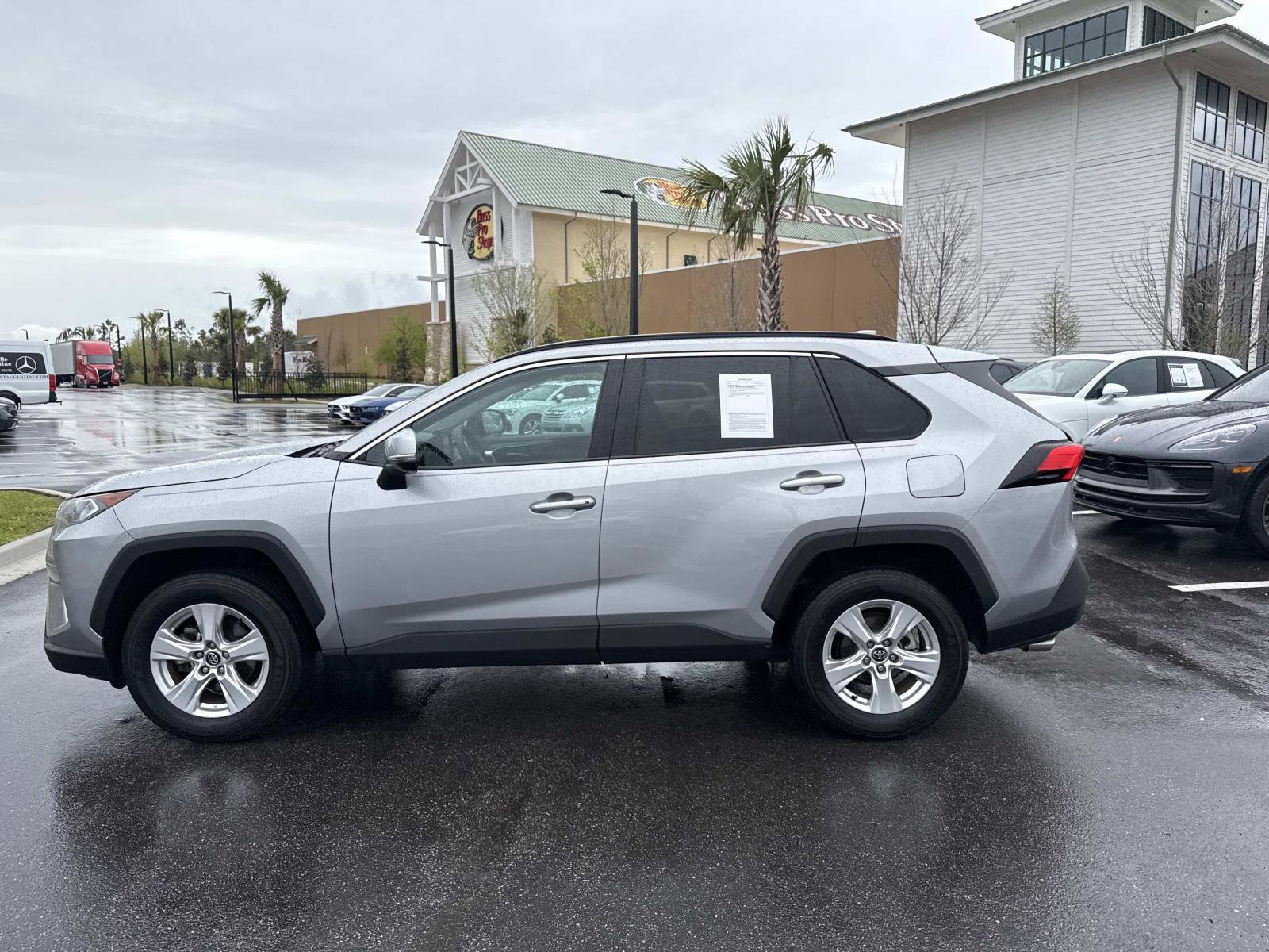 Used 2020 Toyota RAV4 XLE image 6