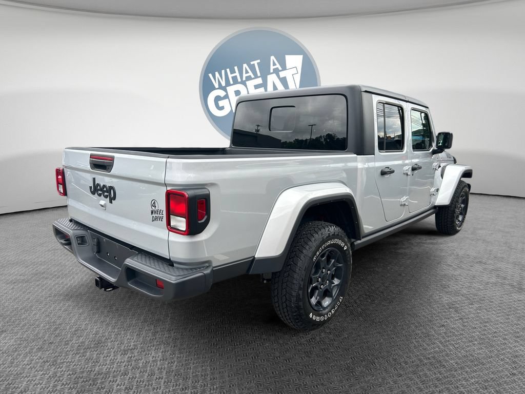 Certified 2023 Jeep Gladiator Sport AWD/4WD image 3