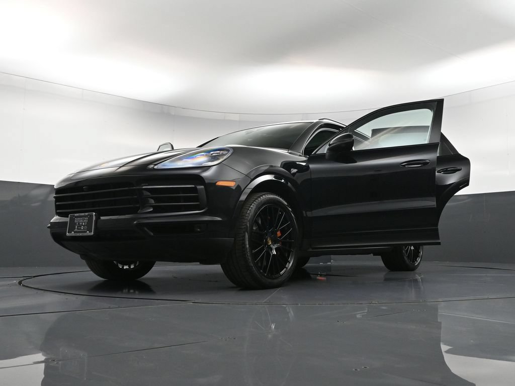 Certified 2022 Porsche Cayenne Platinum Edition AWD/4WD image 38