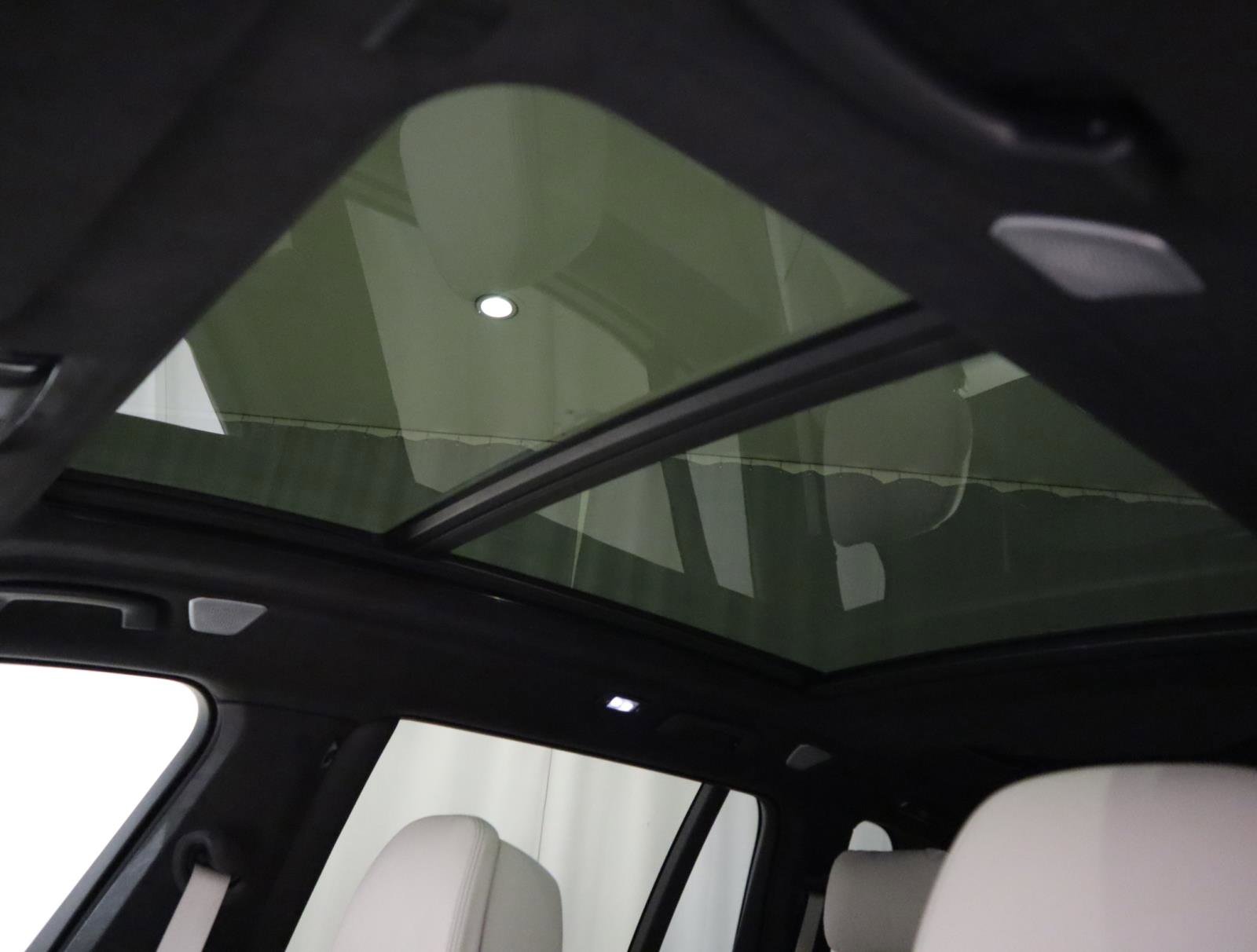 Used 2025 BMW X7 M60i image 24