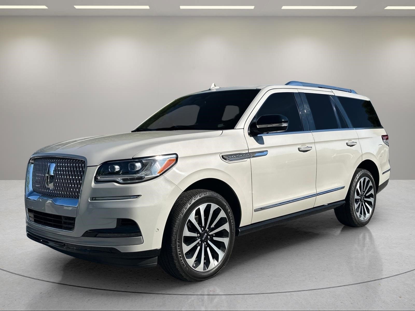 Used 2024 Lincoln Navigator Reserve AWD/4WD image 1